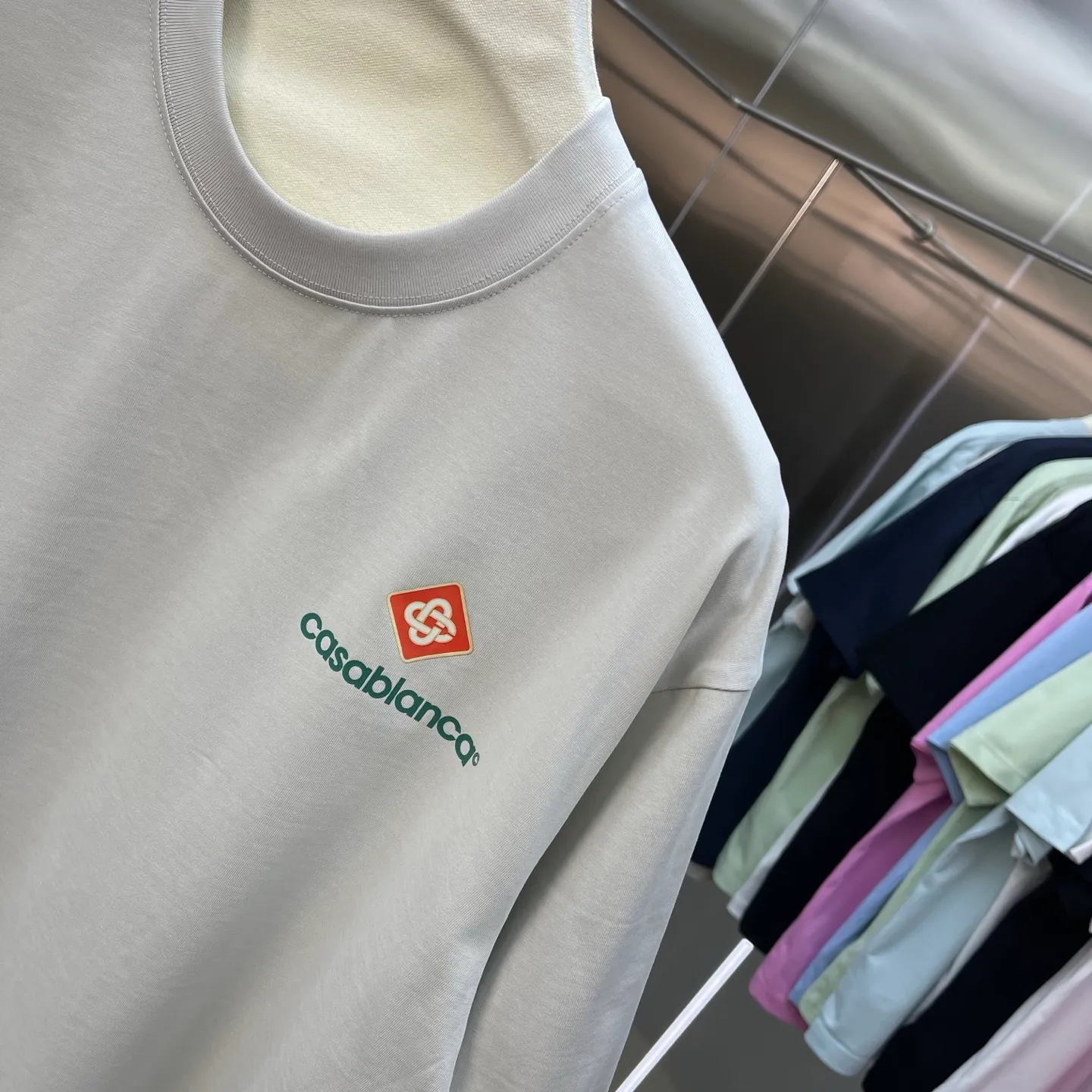 New Arrival Casablanca Casablanca Classic Series printed short-sleeved T-shirt for celebrities. It is made of Xinjiang long-staple cotton ~ grams. The color of the fabric is custom-dyed and will not shrink or fade. It feels comfortable and has a strong texture. A must-have for fashionable men and women, the Classic drop-shoulder wide version is available exclusively in In Stock! Color: White Black Gray Royal Blue Green Pink (six colors) Size: S M L XL XXL